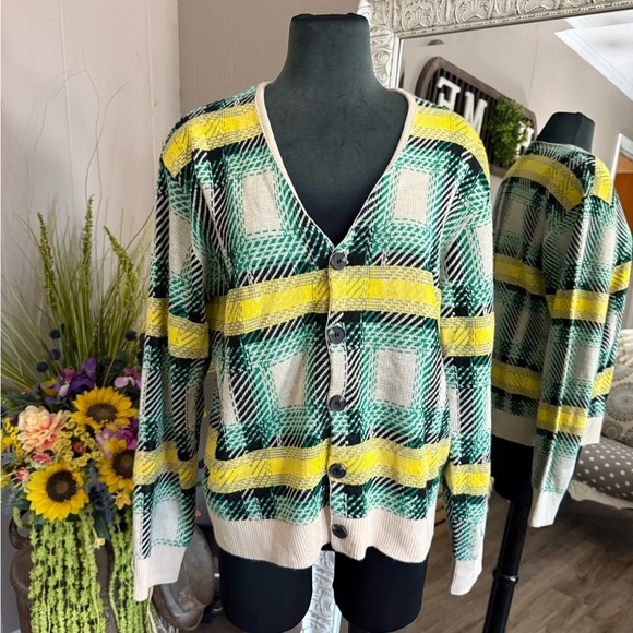 Urban Outfitters • Plaid Graphic Cardigan - Picture 4 of 9